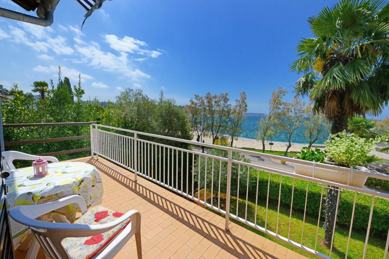 Beautiful Apartments First Row To The Sea Porec Exterior photo